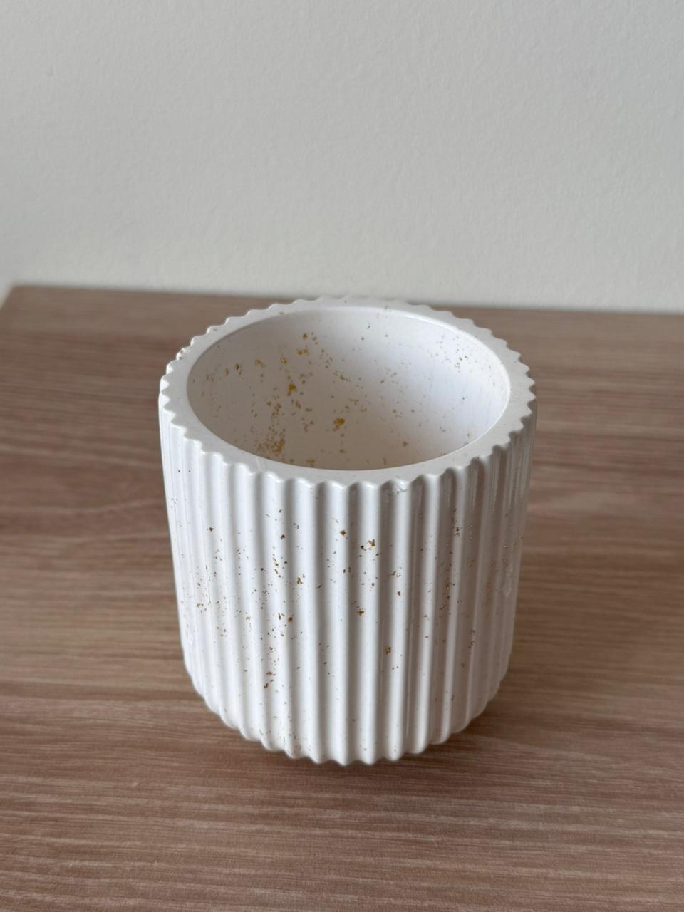 ROUND STRIPPED VASE