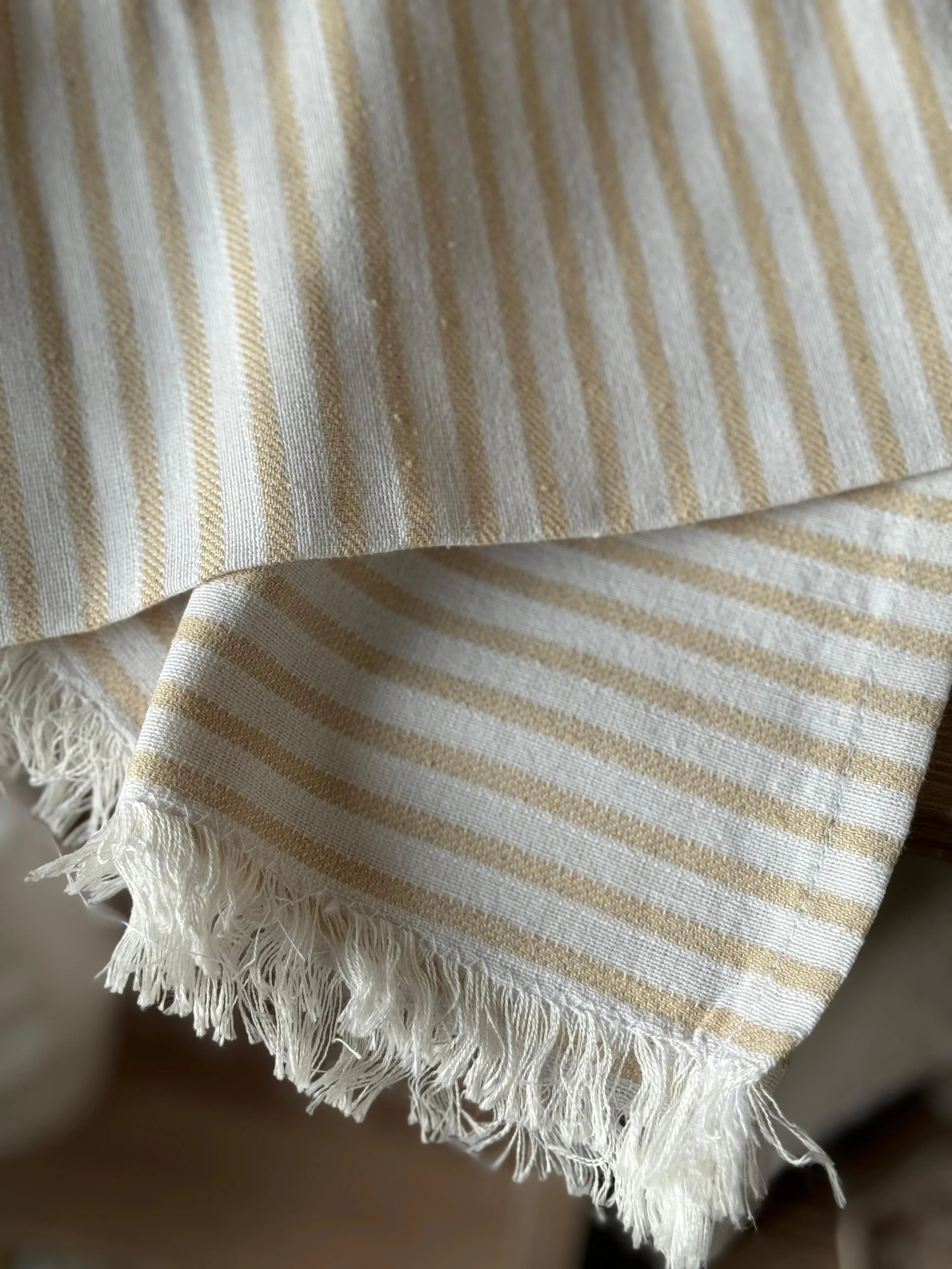 LINEN RUNNER