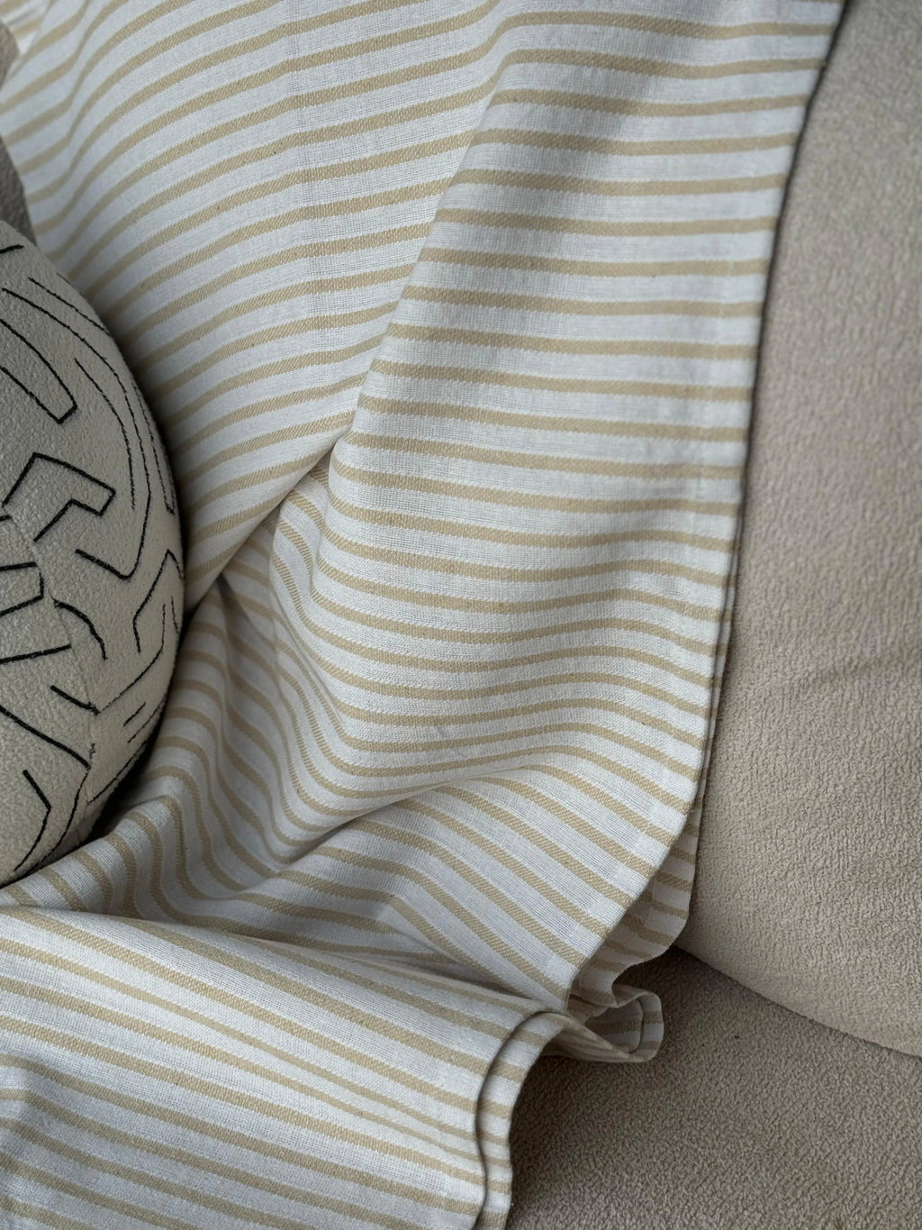 LINEN RUNNER