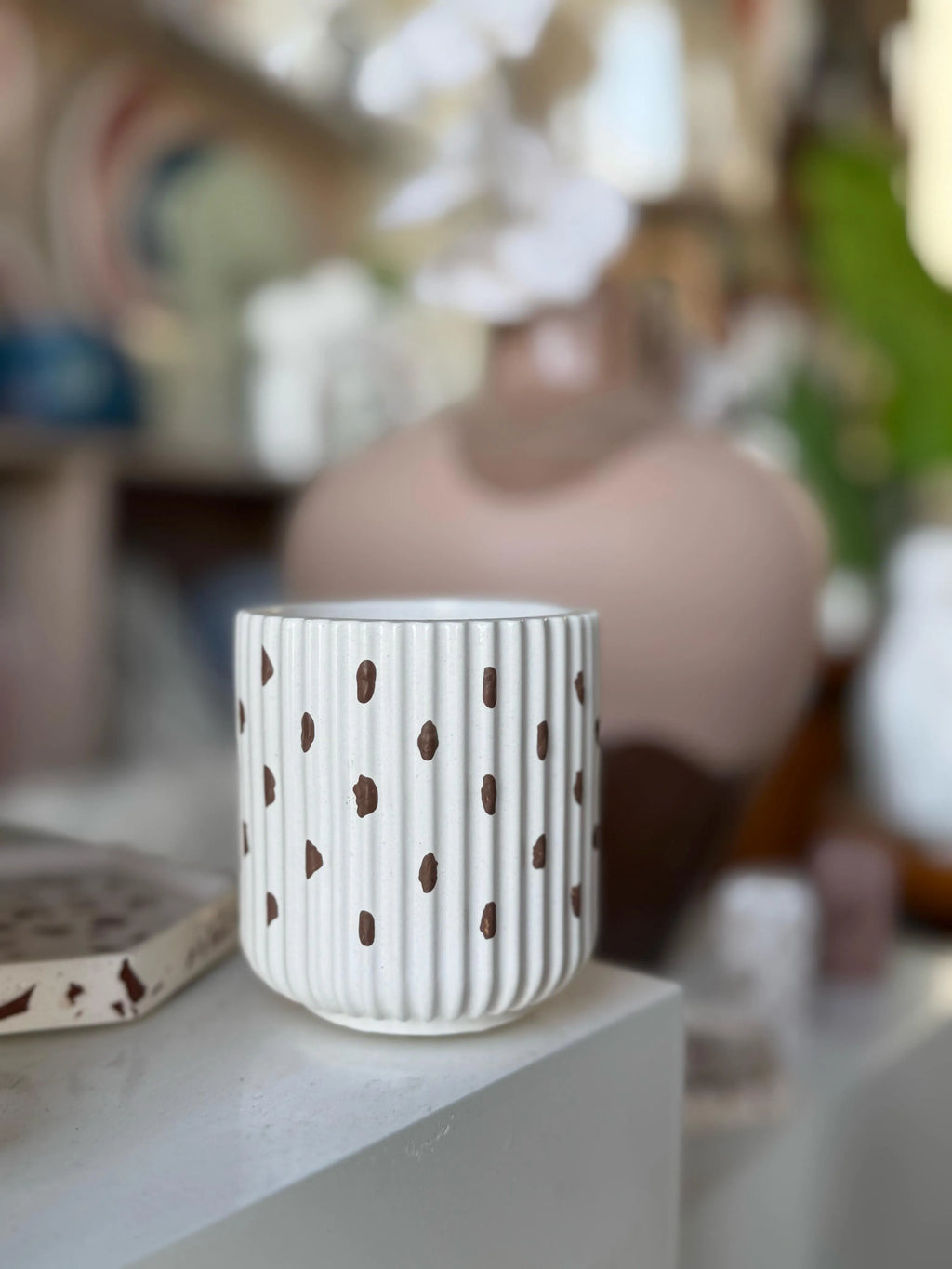 ROUND STRIPPED VASE - BROWEN DOTS