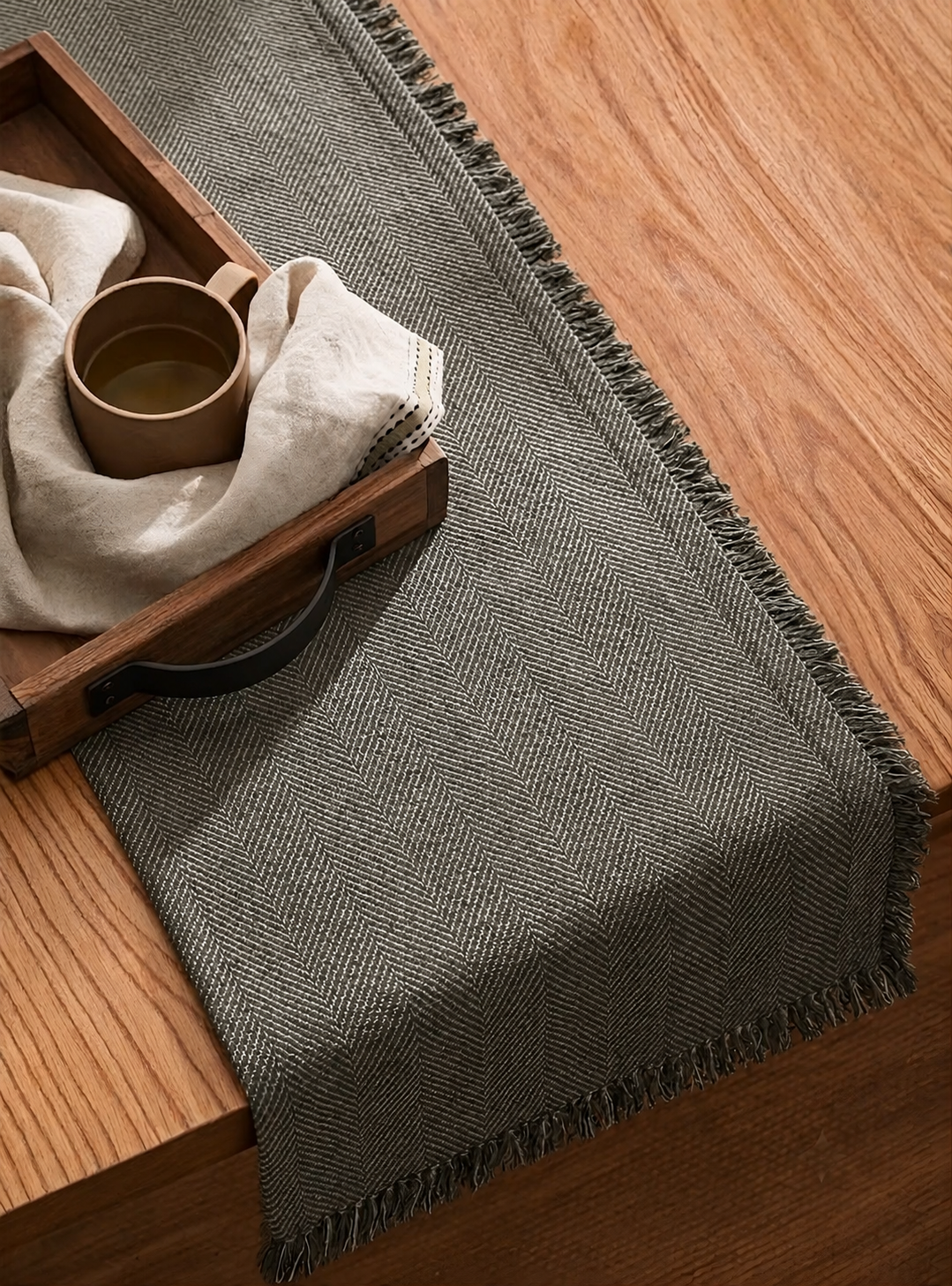 LINEN RUNNER