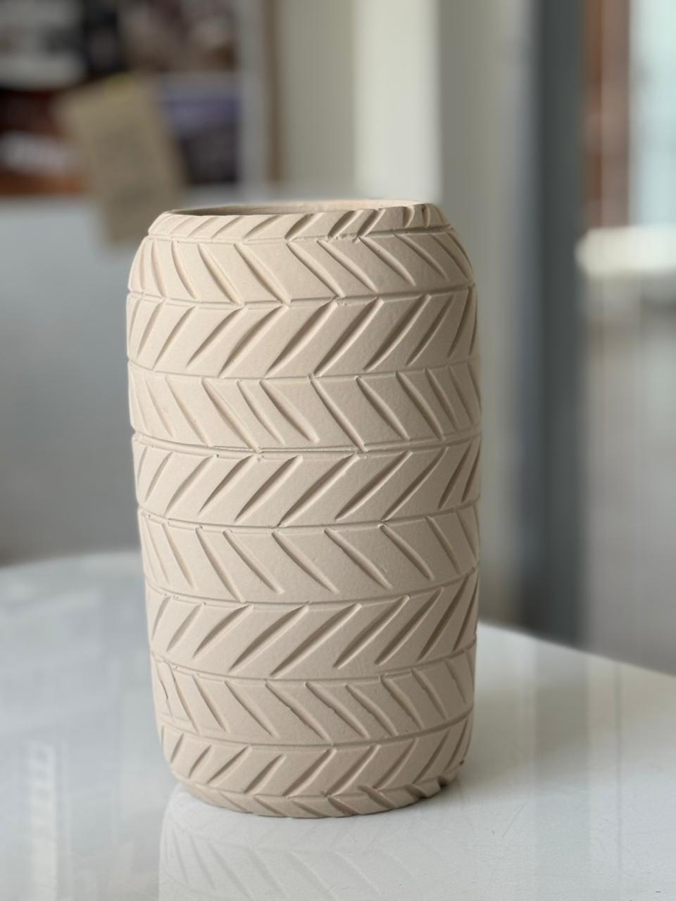 ARROWS VASES