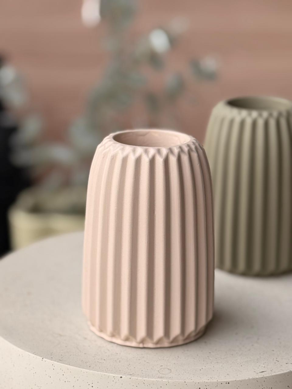 L STRIPPED VASE