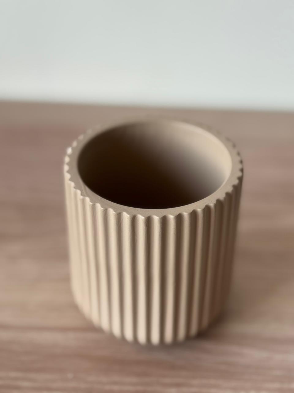 ROUND STRIPPED VASE