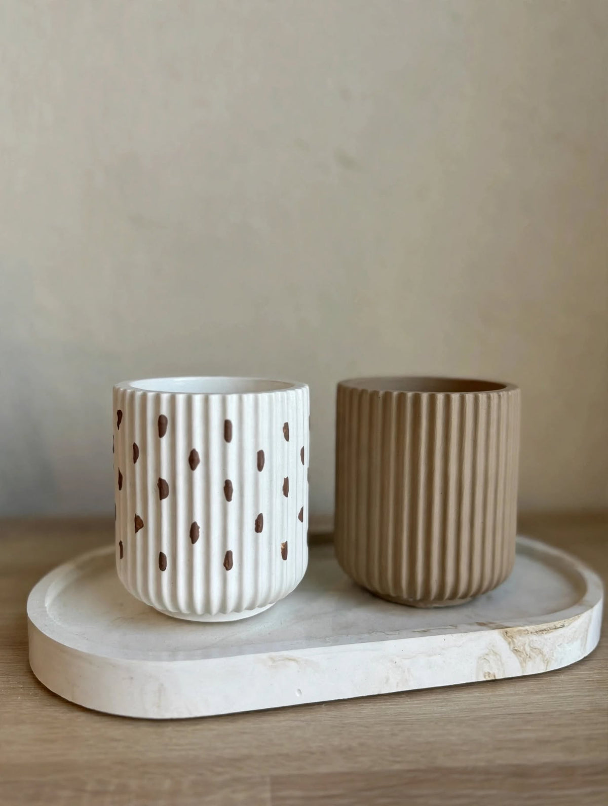 ROUND STRIPPED VASE - BROWEN DOTS